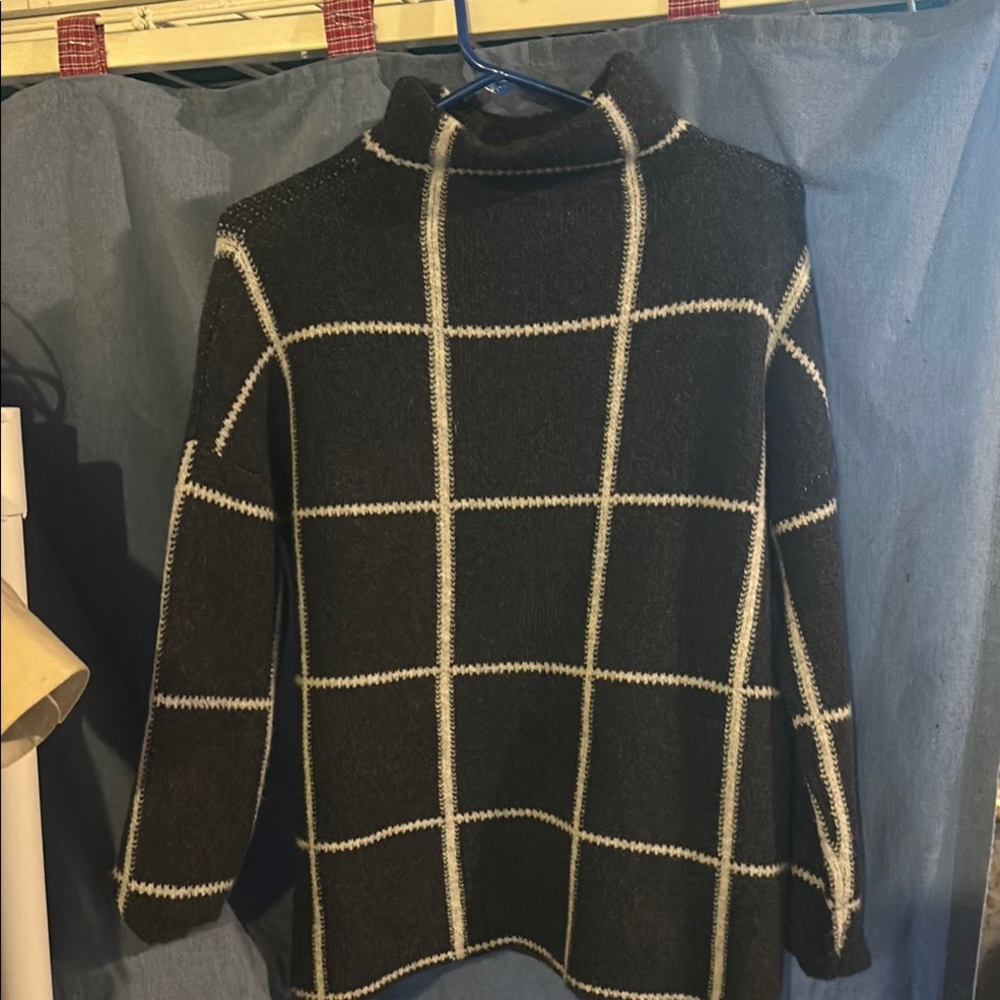 Black and White Grid Pattern Women's Sweater